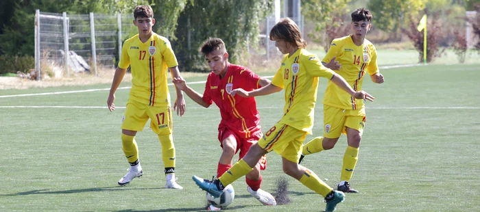 Alexandru Stoian (nr. 18) joacă pentru naționalele de tineret ale României. Foto frf.ro