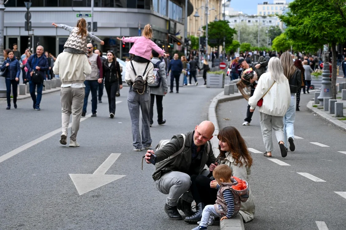 „Străzi deschise” a transformat Calea Victoriei într-o arteră pietonală