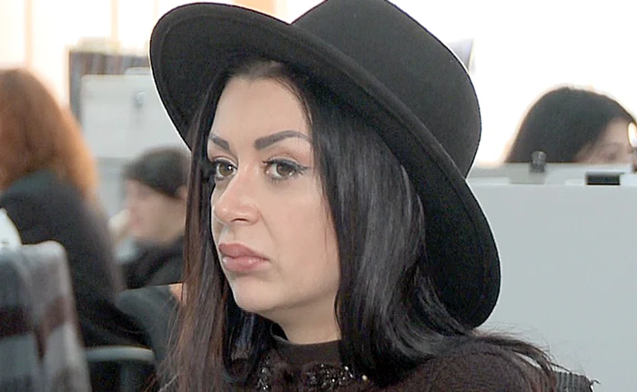 2015 Denisa avea buze inestetice și inflamate