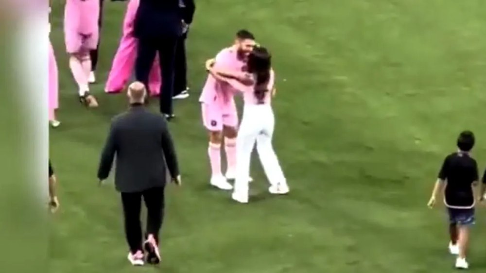 Antonela Roccuzzo l-a confundat pe Messi și a fost la un pas să sărute un alt jucător de la Inter VIDEO