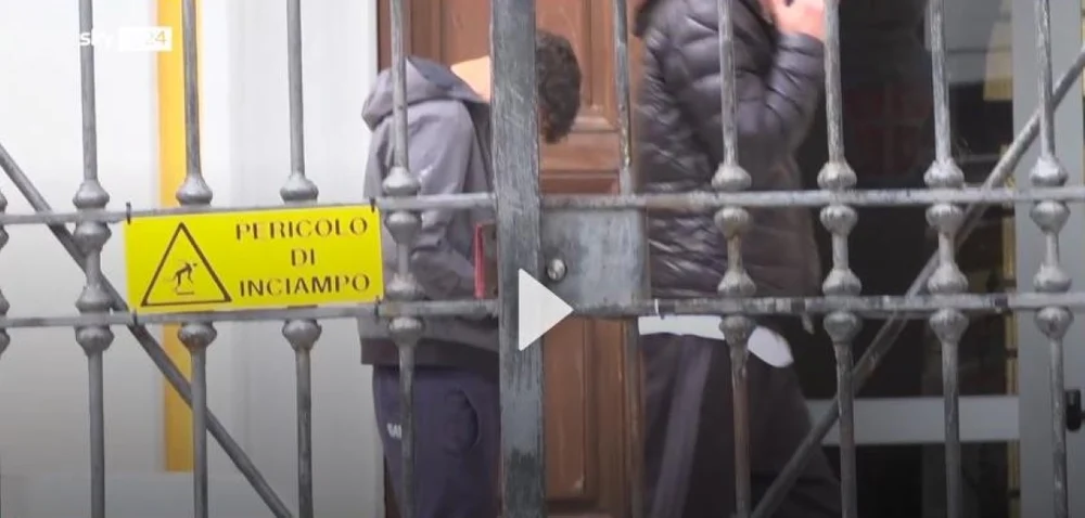 Italian ucis de trei tineri români pe care a încercat să-i oprească din vandalizarea unui magazin