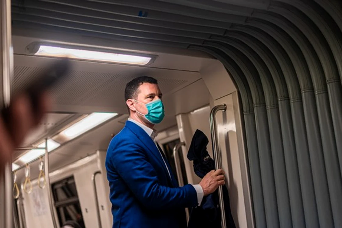
    Ministrul Mediului, Tanczos Barna, a mers și pe jos până a găsit o trotinetă disponibilă în zonă  