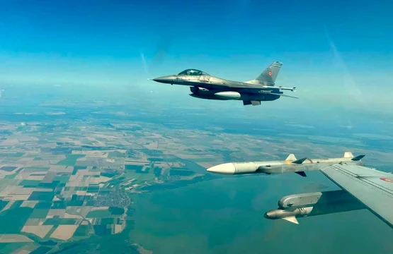 MApN a publicat imagini din timpul misiunii F-16 de doborâre a celei de-a treia drone