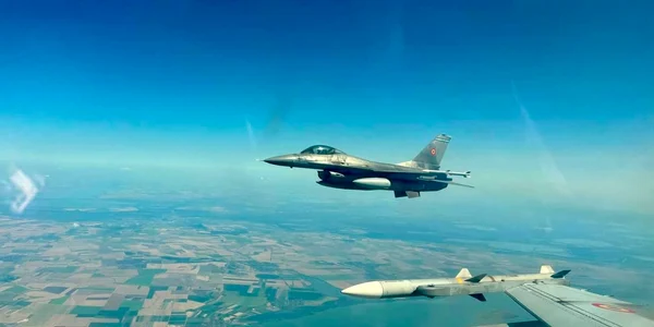 MApN a publicat imagini din timpul misiunii F-16 de doborâre a celei de-a treia drone