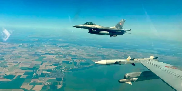 MApN a publicat imagini din timpul misiunii F-16 de doborâre a celei de-a treia drone