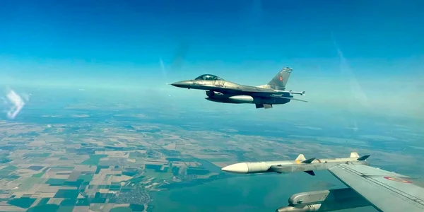 MApN a publicat imagini din timpul misiunii F-16 de doborâre a celei de-a treia drone