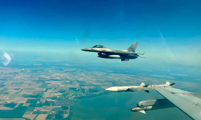 MApN a publicat imagini din timpul misiunii F-16 de doborâre a celei de-a treia drone
