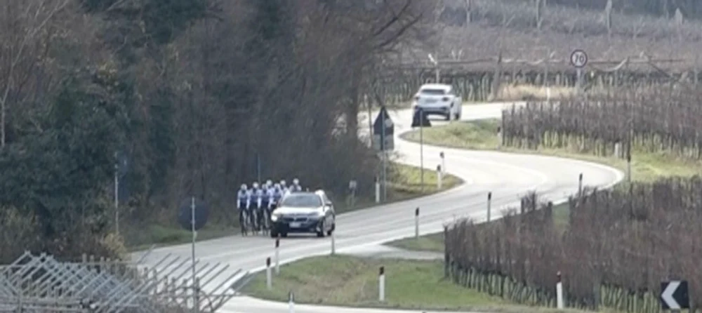 Grup de cicliști, traumatizați după ce au fost atacați cu pistolul în timpul antrenamentelor, pe șosea. „Un incident teribil!”