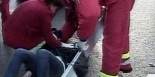 Cele două victime au fost transportate de urgenţă la spital  