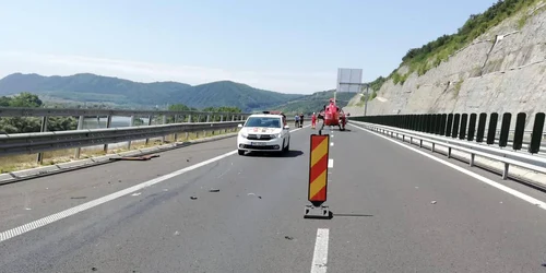 Un elicopter a aterizat pe Autostradă  FOTO DRDP Timișoara (1) jpg