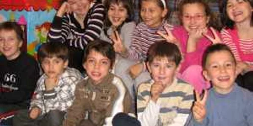 Copiii se împrietenesc repede cu ceilalţi colegi de la club