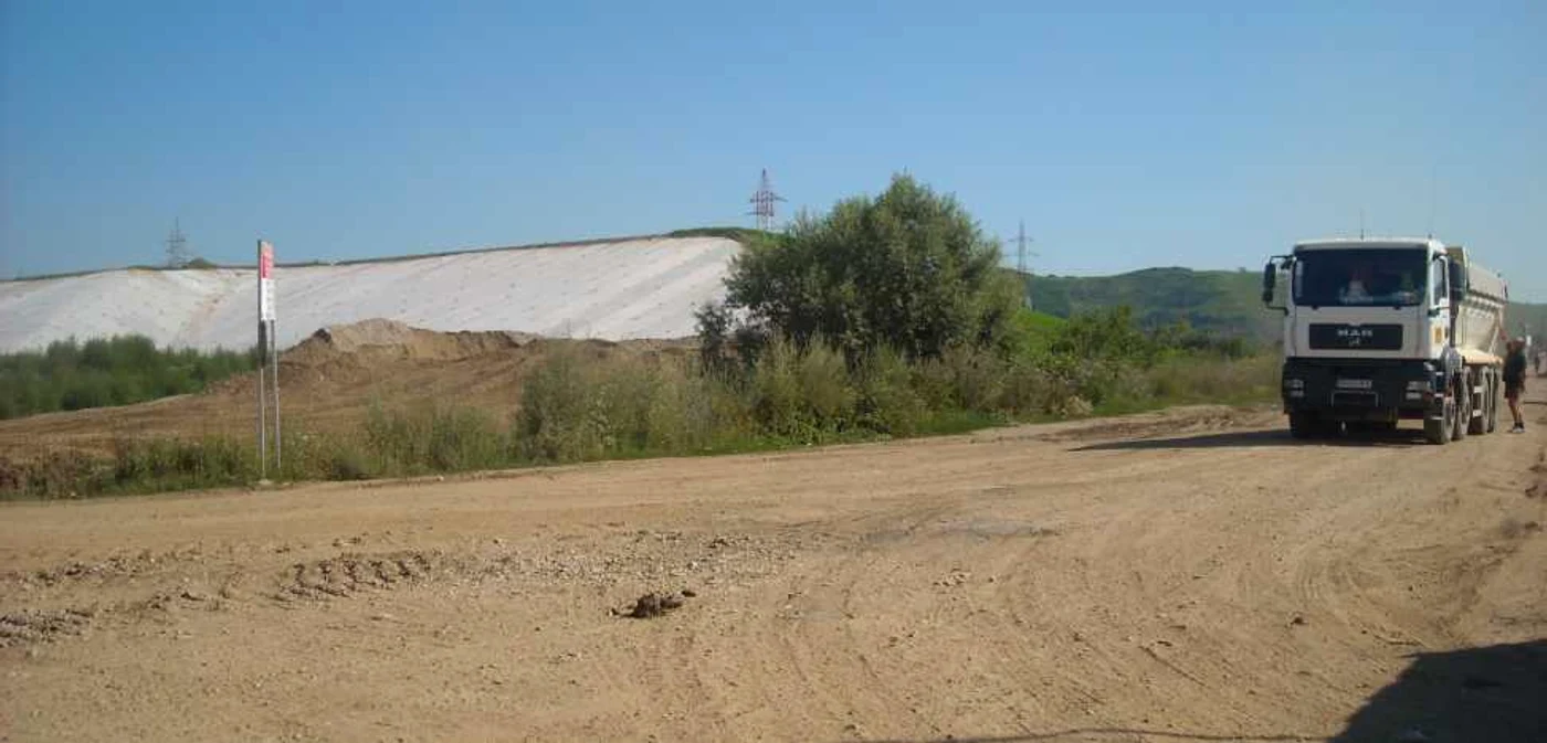Târgovişte: Sute de gospodării riscă să se îngroape în gunoi