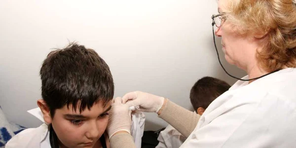 Elevilor li se administrează doar vaccinul antipoliomelitic şi diftero-tetanic. 