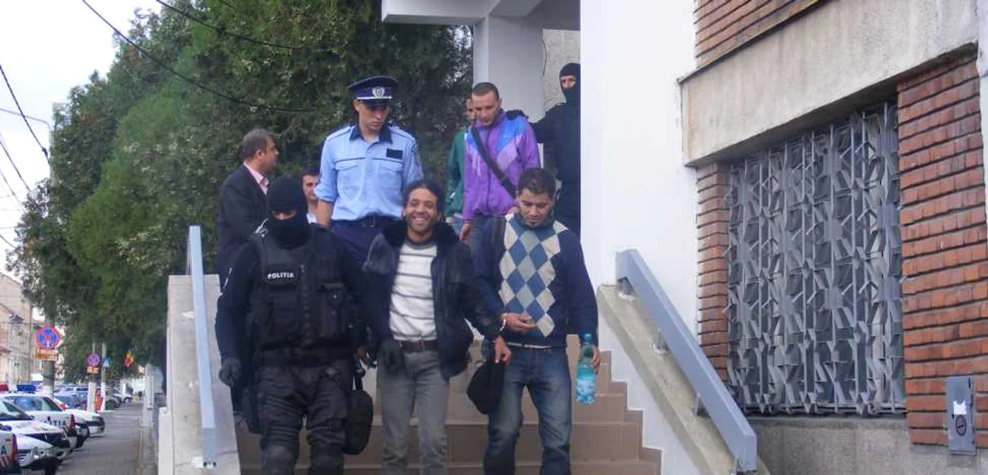 O parte din migrantii de la centru, care au reușit să evadeze pentru câteva zile
