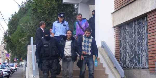 O parte din migrantii de la centru, care au reușit să evadeze pentru câteva zile