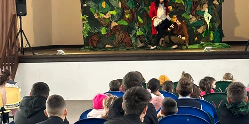 la teatru in soparlitta   foto fb scoala gimnaziala soparlita jpg