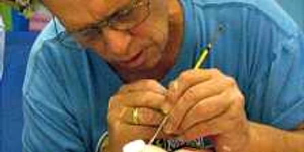 John Lamouranne, un artist american care încondeiază ouă de mai bine de 30 de ani