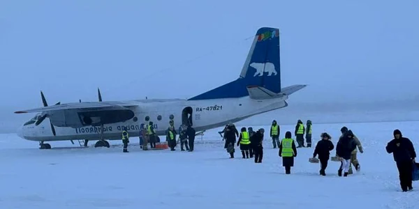 avion aterizat pe gheata în Rusia   Foto Twitter WarMonitoreu jpg