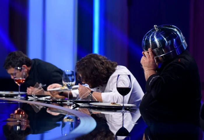 
    Chef Cătălin Scărlătescu este ţinta colegilor de platouFoto: Antena 1  