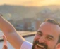 Deejay Tomy „nebunul” care face terapie prin muzică live şi pentru vecini de pe terasa apartamentului din Râmnicu Vâlcea în plină pandemie Foto Adevărul