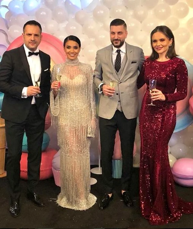 Cele două vedete și-au schimbat ținutele la petrecerea de după ceremonia religioasă