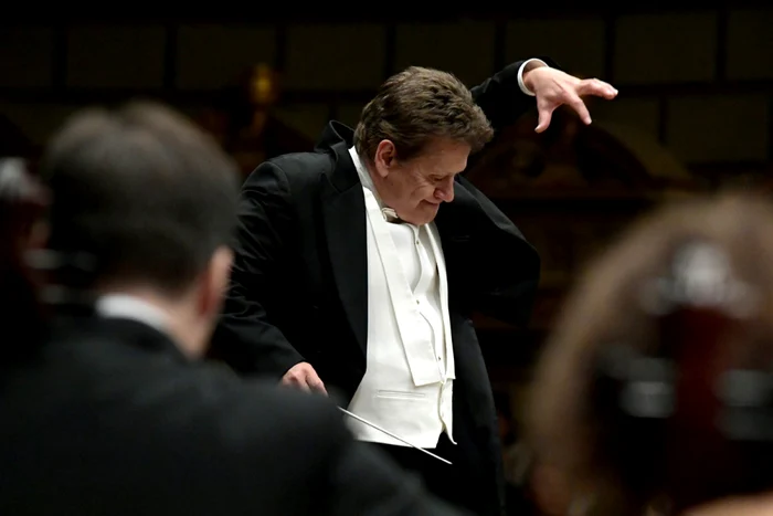 Christian Badea a condus un concert în onoarea Franţei la Ateneul Român (Foto: Mihai Cratofil, ICR)