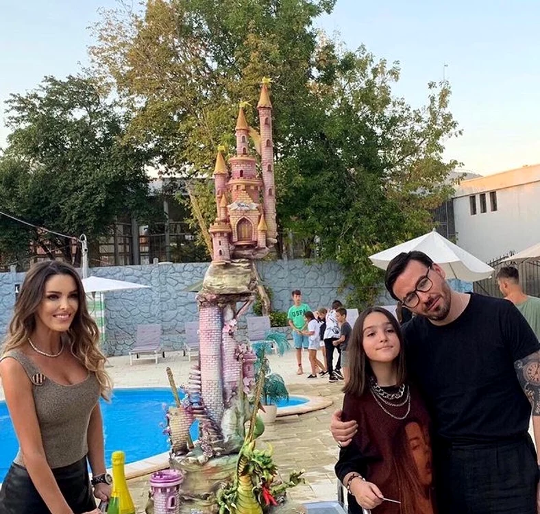 
    Denisa și buchetele de trandafiri superbifoto: Instagram  