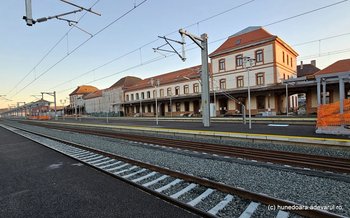 Stația CFR Simeria. Foto: Daniel Guță. ADEVĂRUL