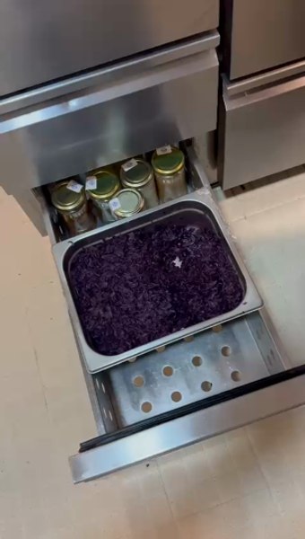 Trei familii din București au ajuns la spital, după ce au luat masa la restaurant. Localul a fost închis