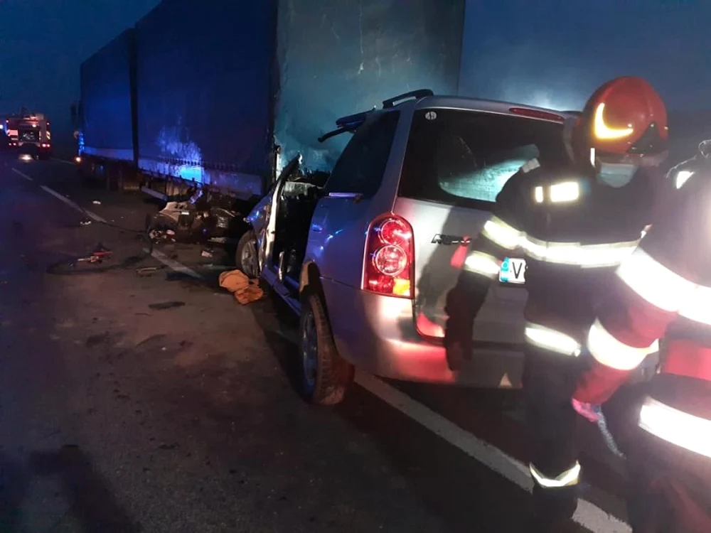 Patru persoane au murit după ce un autoturism a intrat sub un TIRFoto: News.ro