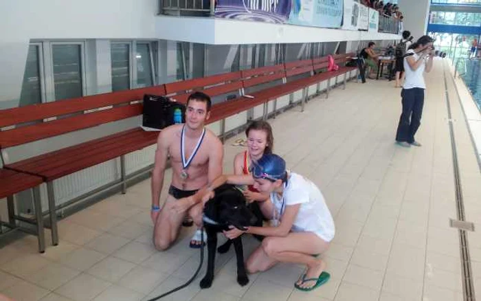 Adrien Robbiani (dreapta) a fost susţinut chiar şi de un câine de la Dog Assist. FOTO: Remus Florescu