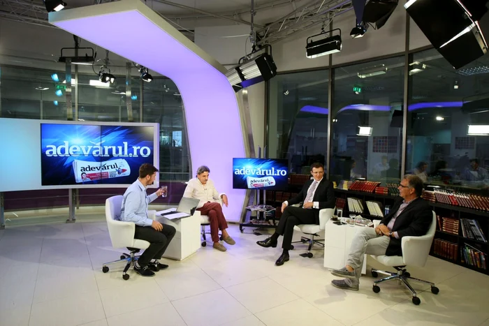 Proiectul Roşia Montană a fost dezbătut la Adevărul LIVE, de Dragoş Tănase, director RMGC, de sociologul Mircea Kivu, prezent la protestele care au scos mii de oameni în stradă, şi de economistul George Vulcănescu FOTO Adevărul