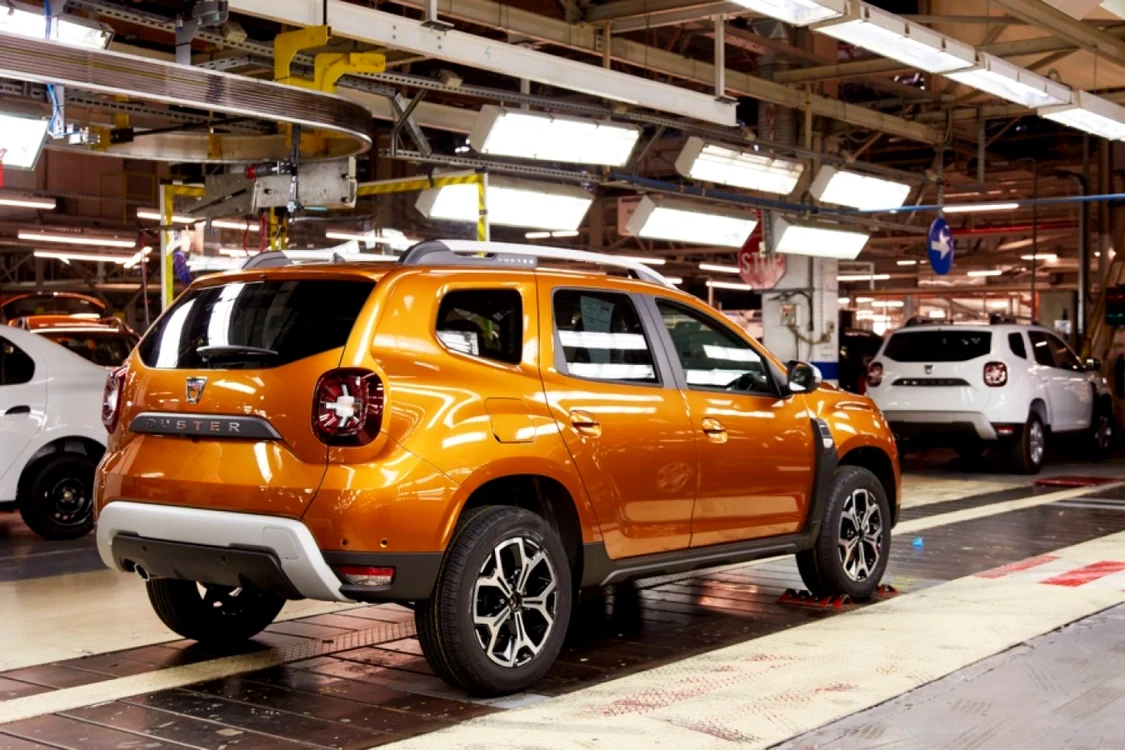 Uzina Dacia a fabricat 165.350 automobile în primele şase luni ale anului FOTO: arhiva Adevărul