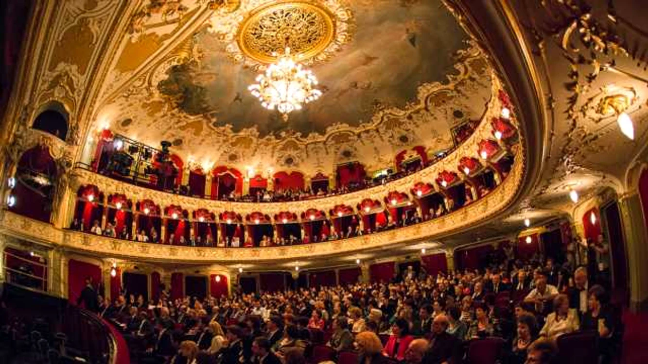 Opera Naţională Iaşi plină de spectatori