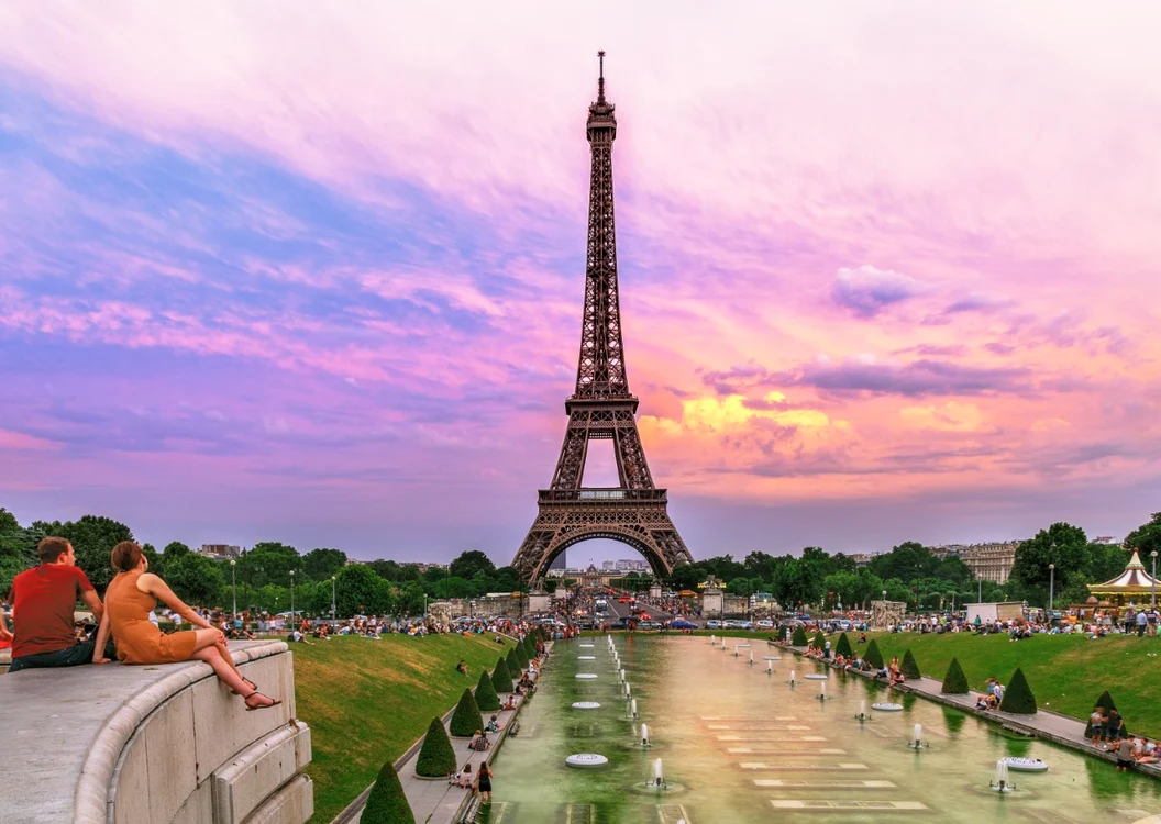 turisti la paris la turnul eiffel jpeg
