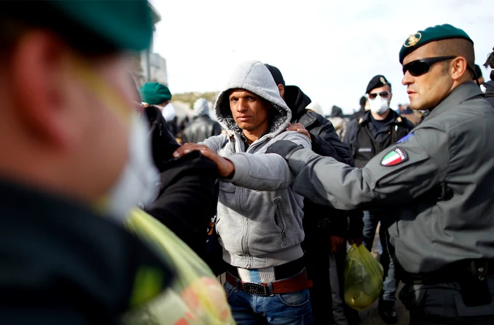 Lampedusa, Italia: proteste ale imigranților tunisieni
