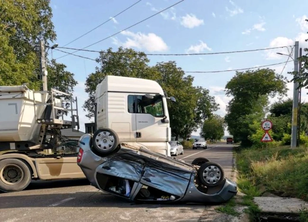 Un grav accident de circulaţie a avut loc în ”intersecţia morţii” FOTO botosaneanul.ro