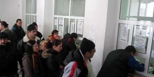 Peste 400 de târgovişteni au plătit impozite în primele trei ore ale dimineţii