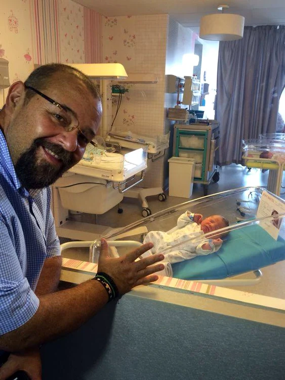 Primarul Piedone foarte aproape de micuţul David Cristian