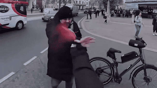 Momentul în care un hoț român a fost demascat de un influencer: „A furat în Irlanda, dar lucrurile nu păreau să meargă bine acolo, așa că s-a întors în Londra”