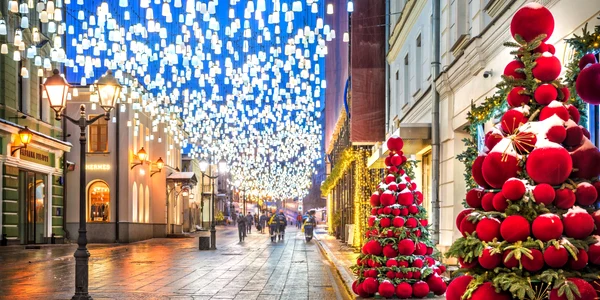 Decoratiuni de sarbatorile de iarna moscova 8 ianuarie 2022 shutterstock 2226124207 jpg