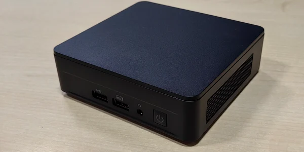 Mini PC Intel NUC 12 Pro jpg