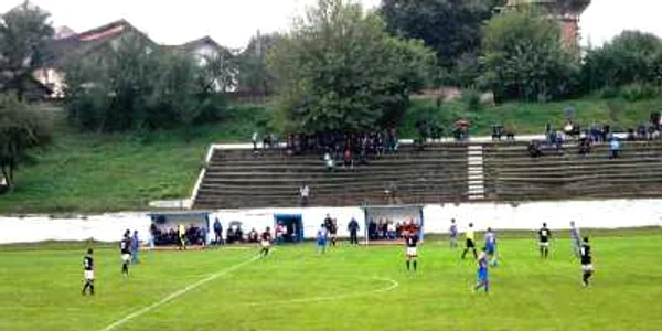 Două echipe luptă pentru un loc în Liga a 2-a
