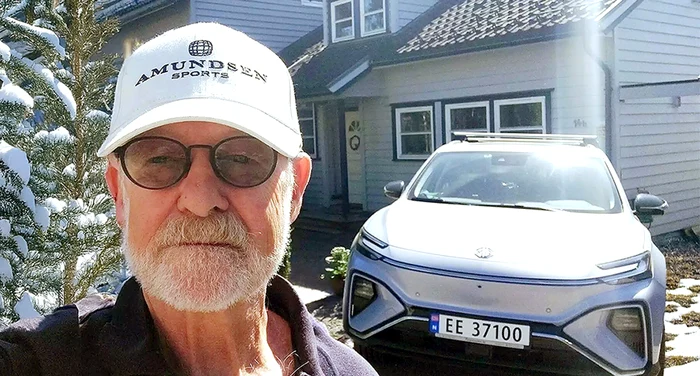 Ole Roar Næss şi SUV-ul său electric chinezesc. Foto Facebook