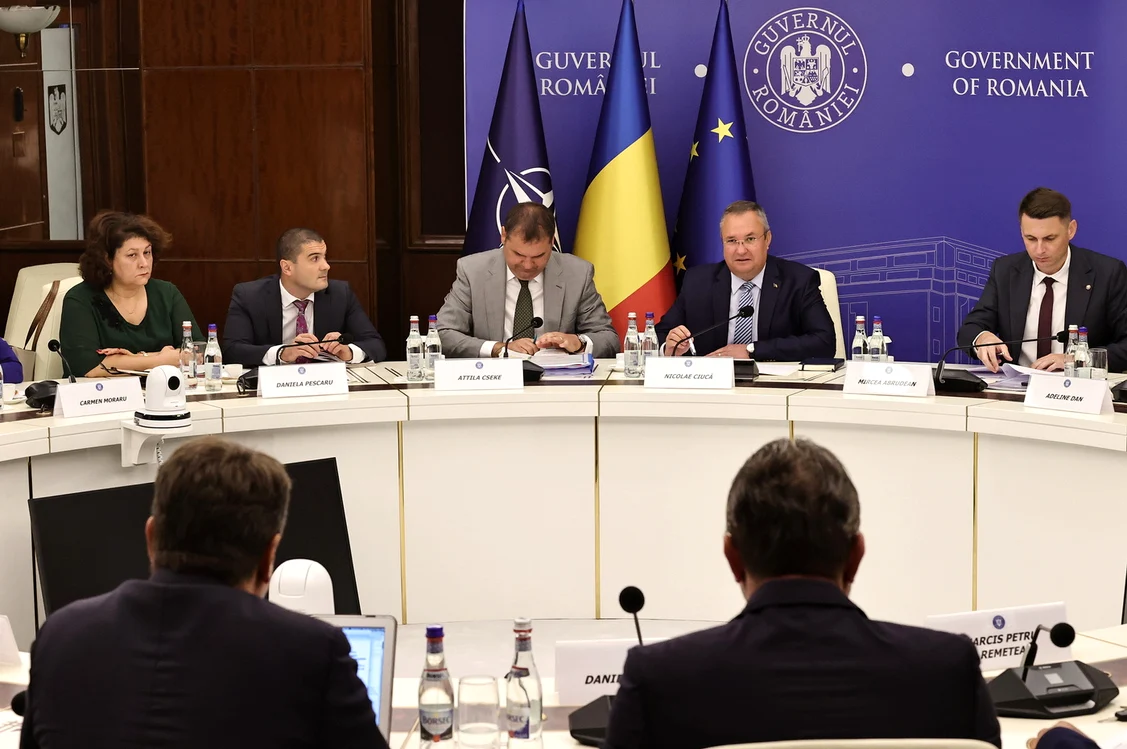 Premierul Ciucă s-a întâlnit la Palatul Victoria cu primarii de comune și orașe FOTO: gov.ro