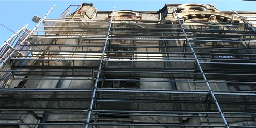 Hotelul Cişmigiu, în timpul restaurării faţadei