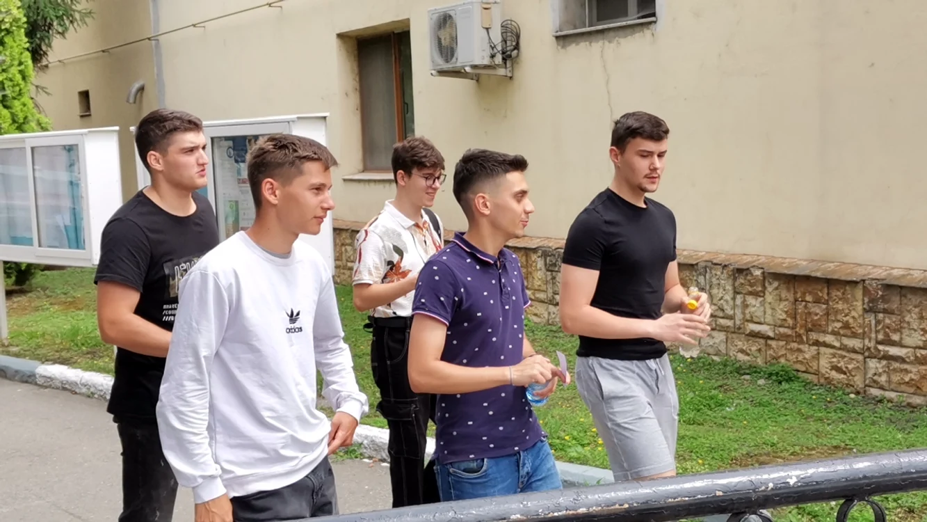 Astăzi, elevii de clasa a XII-a au dat bacul la istorie sau matematică. Foto: Click.