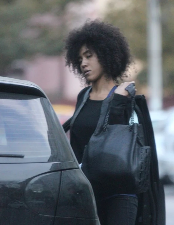 Ana, tristă şi îngândurată, în timp de fostul soţ radiază de fericire alături de Antonia