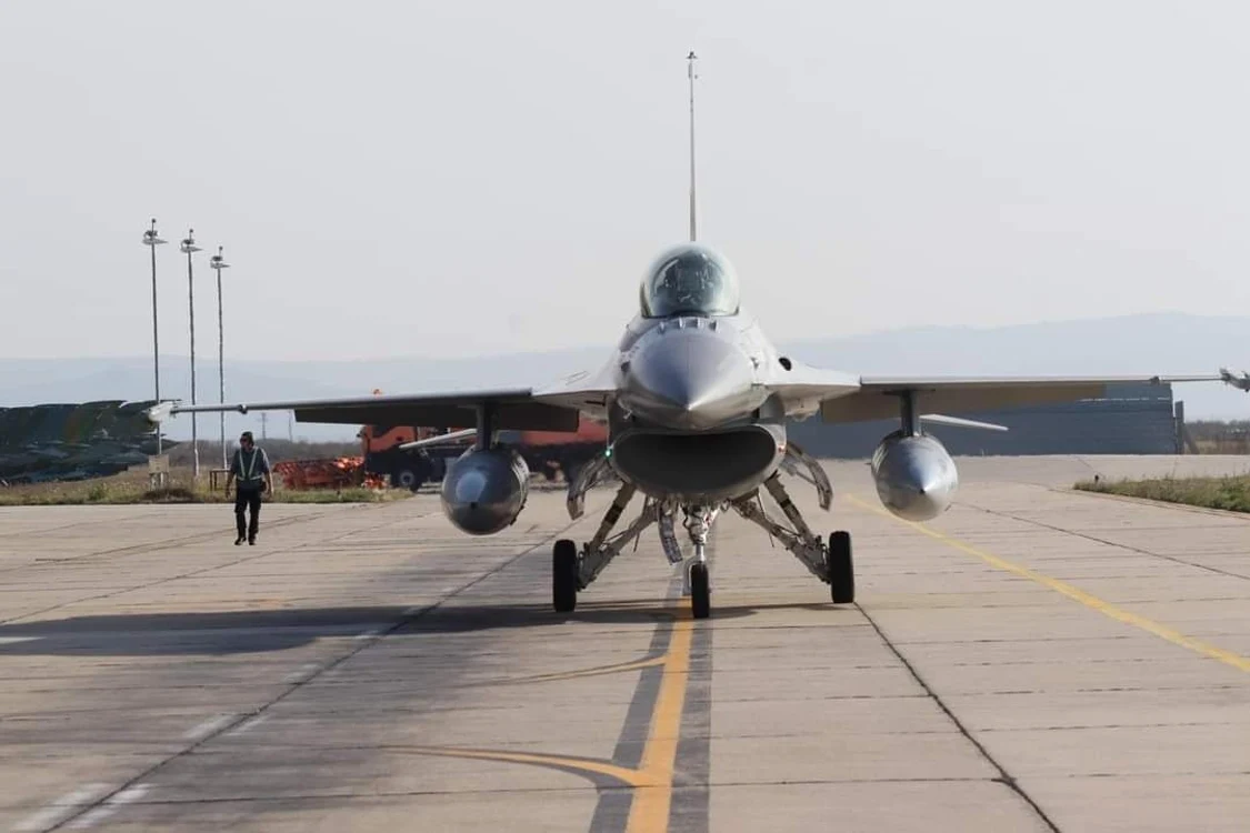 Avioane Eurofighter și F-16 au fost ridicate de la sol în timpul alertei din Tulcea. FOTO: MApN