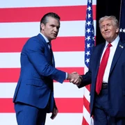 Pete Hegseth și Donald Trump FOTO Profimedia 